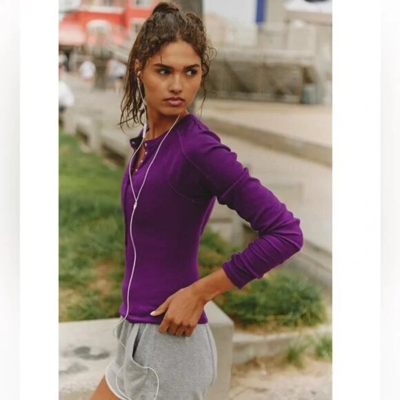 NWOT Free People Kick Off Solid Layer Champion size- SMALL - Picture 2 of 3